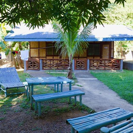 Fat Monkey Hostel Coron Esterno foto