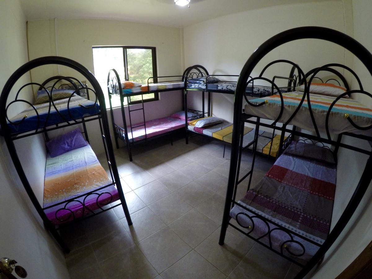 Fat Monkey Hostel Coron Esterno foto