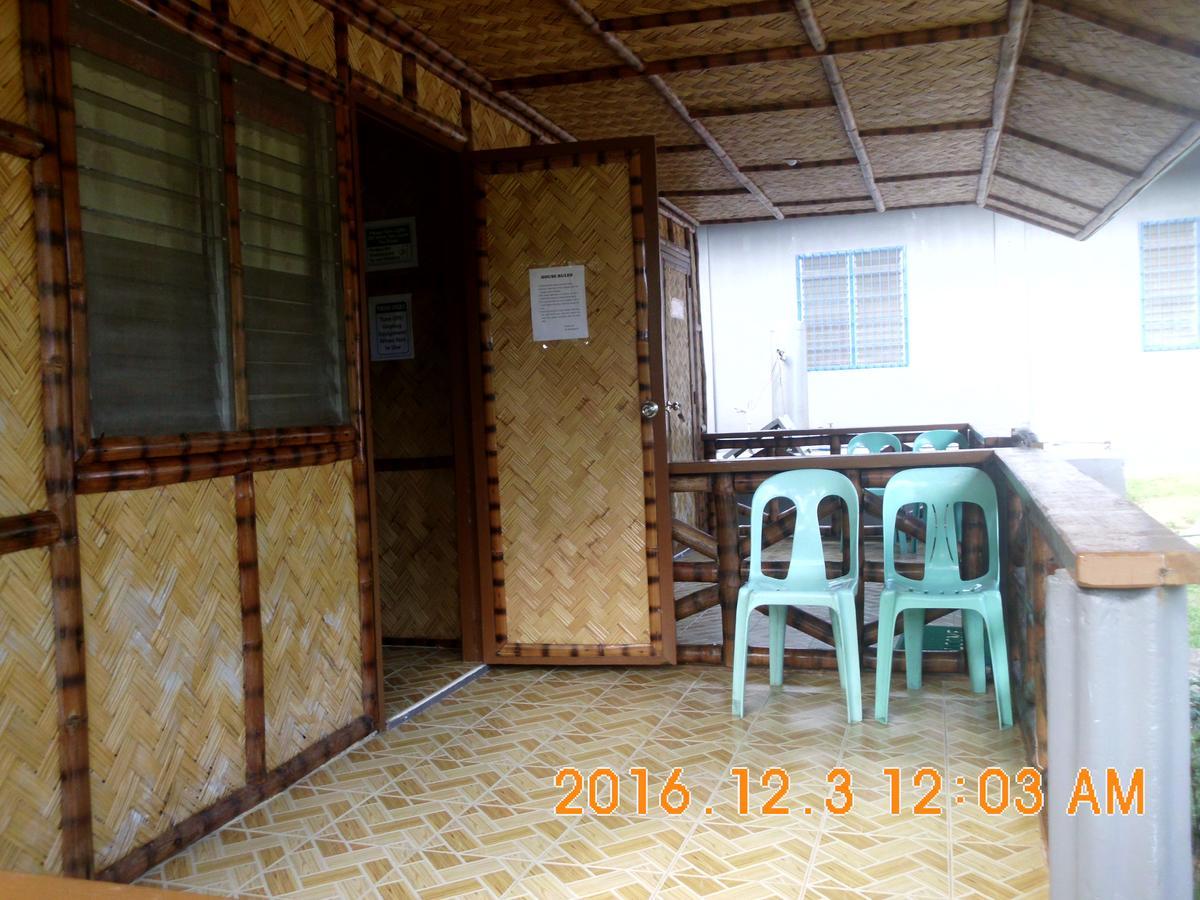 Fat Monkey Hostel Coron Esterno foto