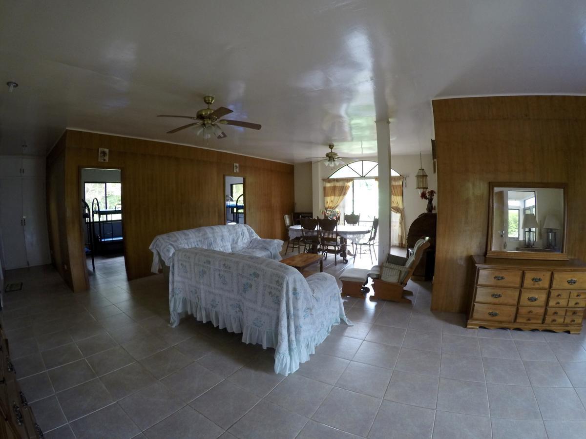 Fat Monkey Hostel Coron Esterno foto