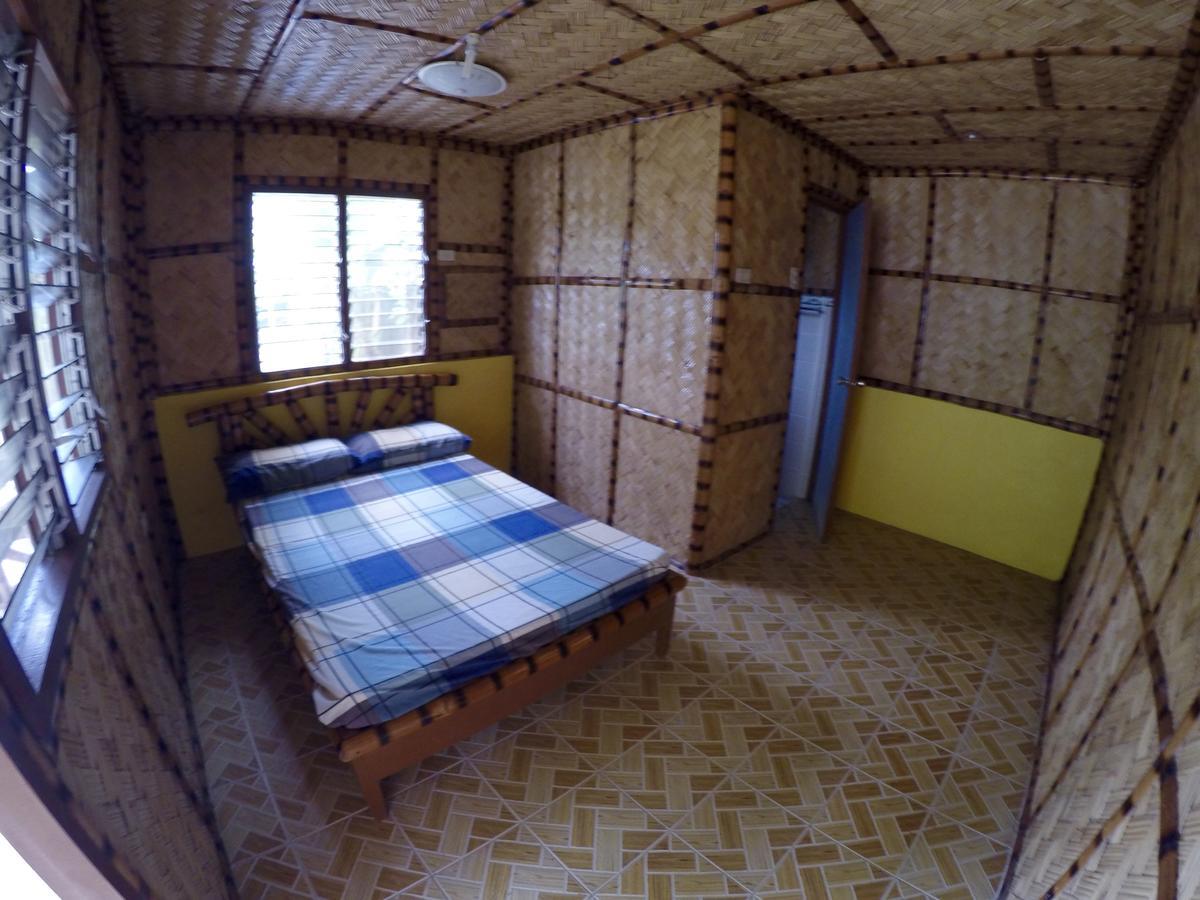 Fat Monkey Hostel Coron Esterno foto