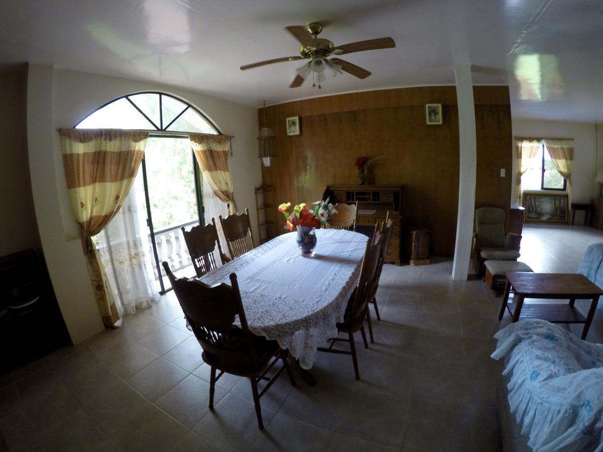 Fat Monkey Hostel Coron Esterno foto