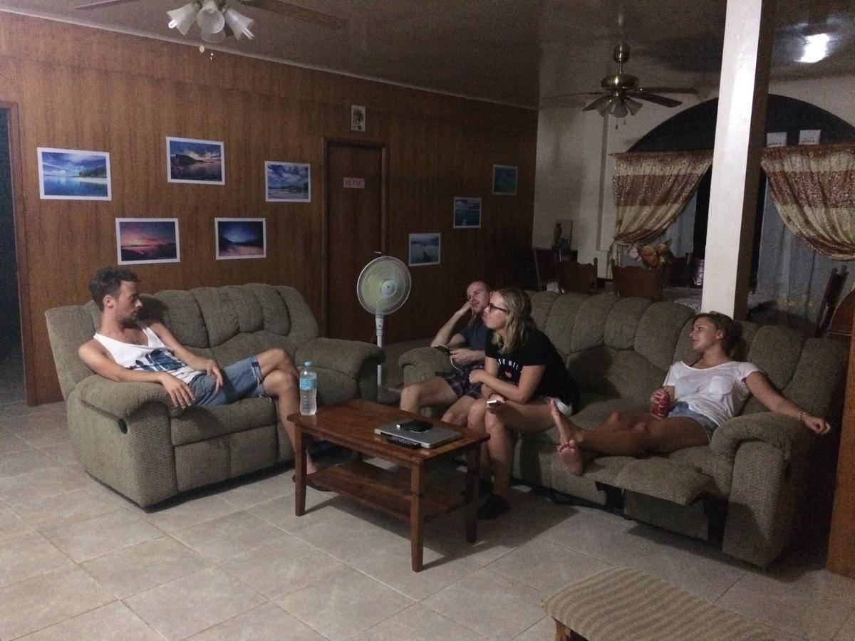 Fat Monkey Hostel Coron Esterno foto