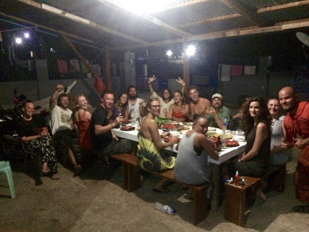 Fat Monkey Hostel Coron Esterno foto