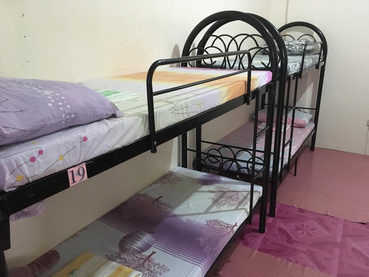 Fat Monkey Hostel Coron Esterno foto