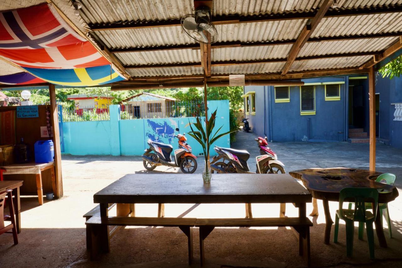 Fat Monkey Hostel Coron Esterno foto
