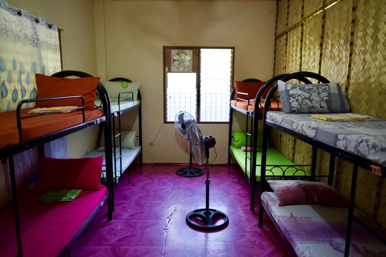 Fat Monkey Hostel Coron Esterno foto
