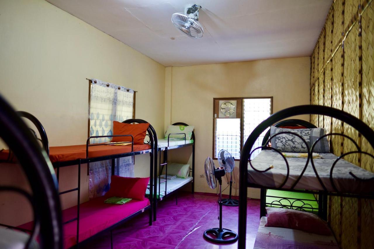 Fat Monkey Hostel Coron Esterno foto