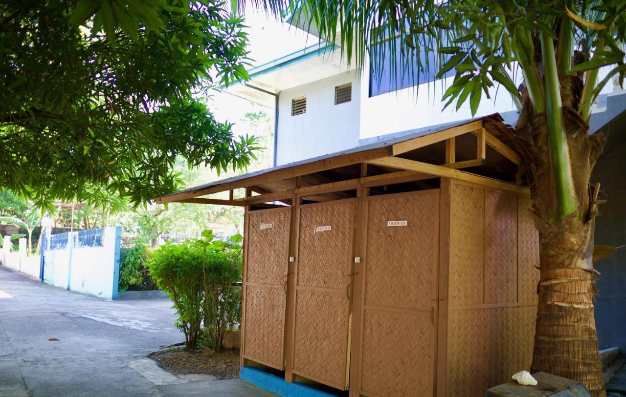 Fat Monkey Hostel Coron Esterno foto