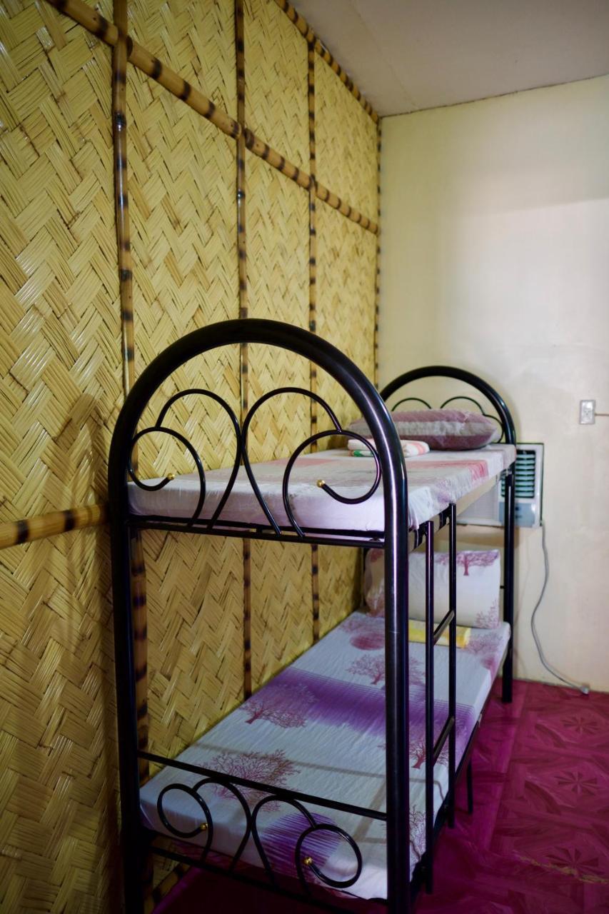 Fat Monkey Hostel Coron Esterno foto