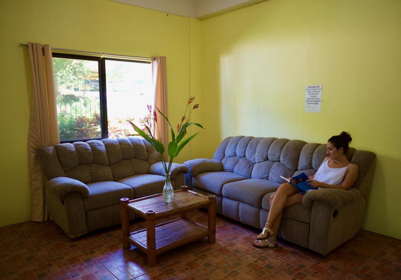 Fat Monkey Hostel Coron Esterno foto