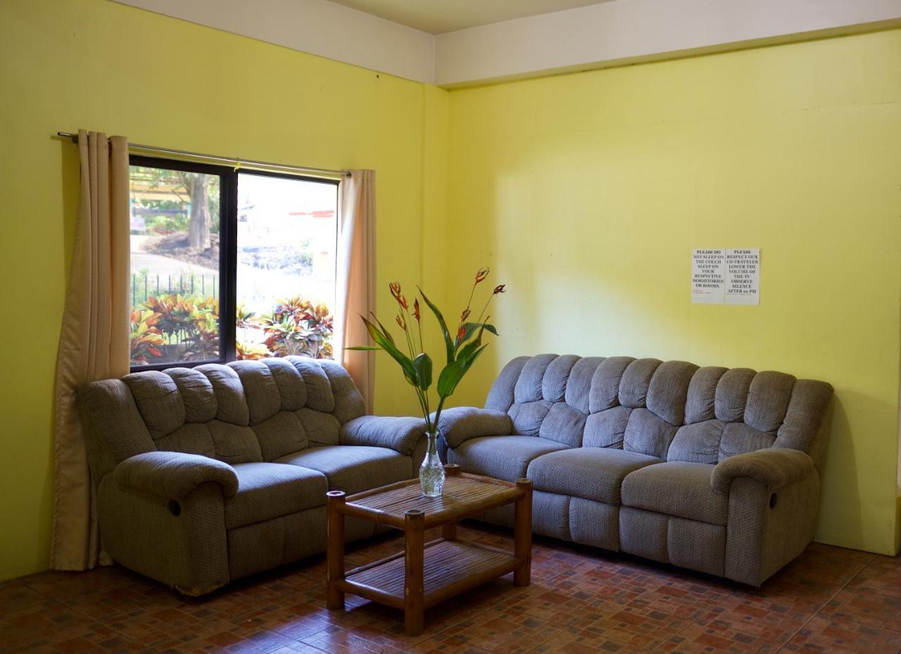 Fat Monkey Hostel Coron Esterno foto