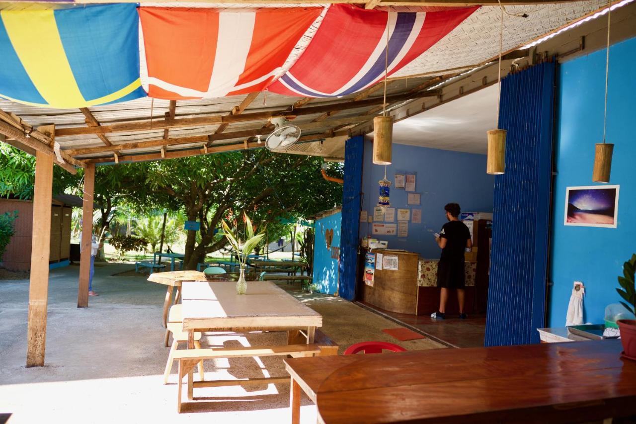 Fat Monkey Hostel Coron Esterno foto