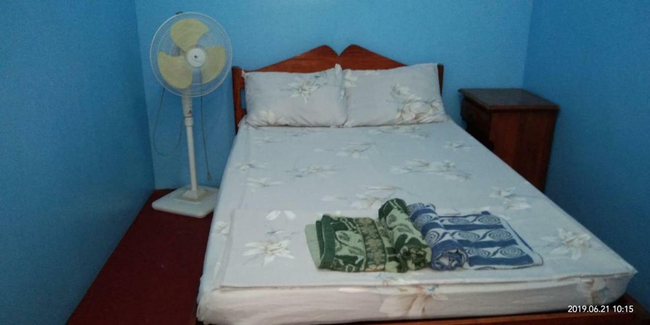 Fat Monkey Hostel Coron Esterno foto