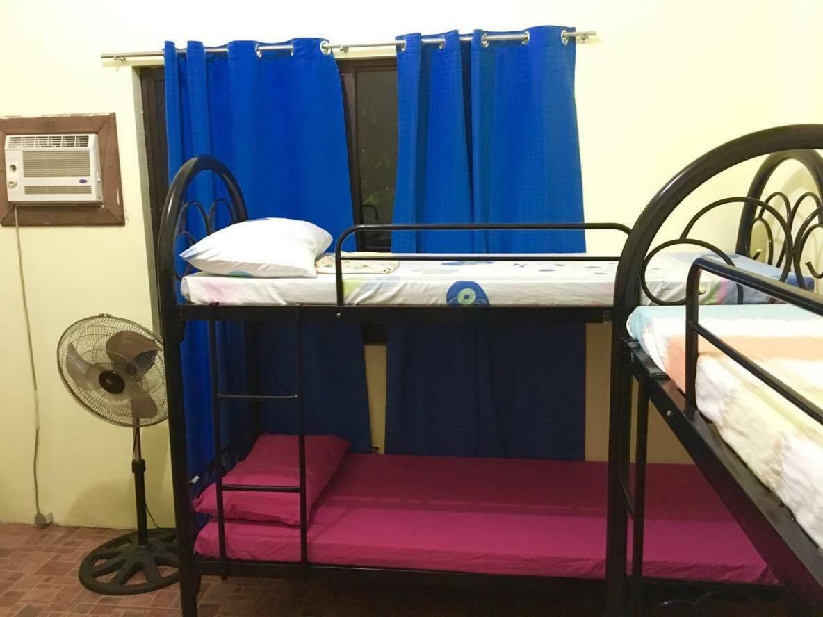 Fat Monkey Hostel Coron Esterno foto
